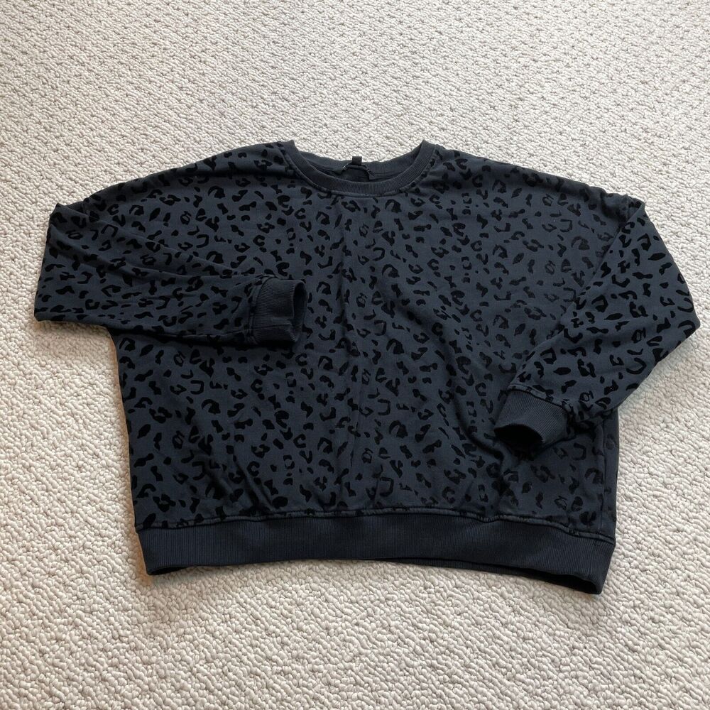 Tahari Sweatshirt Womens Medium Black Leopard Print Pullover Soft Cotton Crew